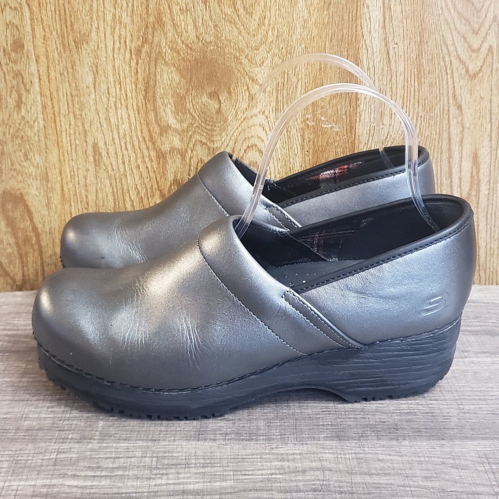 Skechers Slip Resistant Work Clogs Size 7.5 (fits more like an 8)